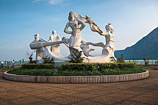 lo bach thu khung 3